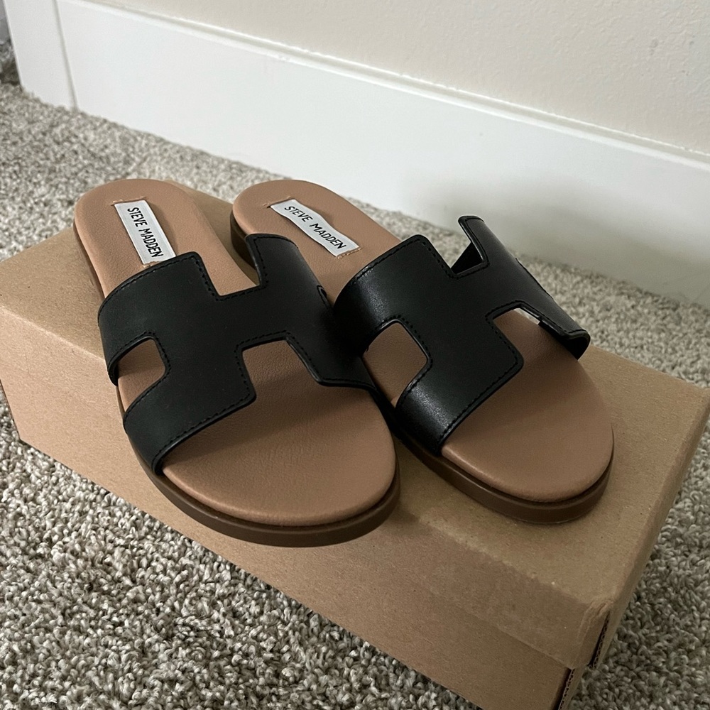NEW Steve Madden Hoku Slide Sandal Black Leather Size 6.5. New in box.
